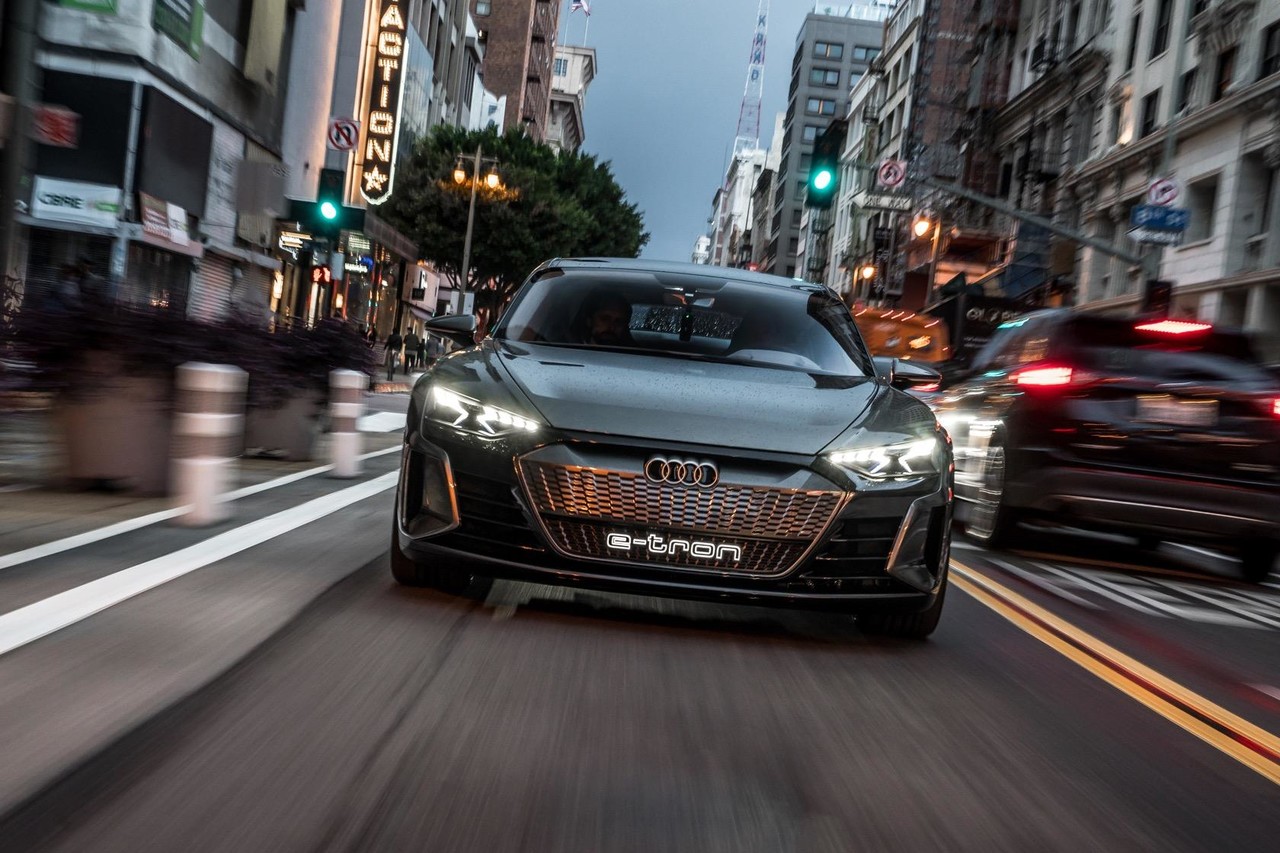 아우디 고성능 순수 전기차 E-트론 본격 생산 돌입 < CAR PHOTO < 뉴스 < 기사본문 - 모터플렉스 MOTORPLEX