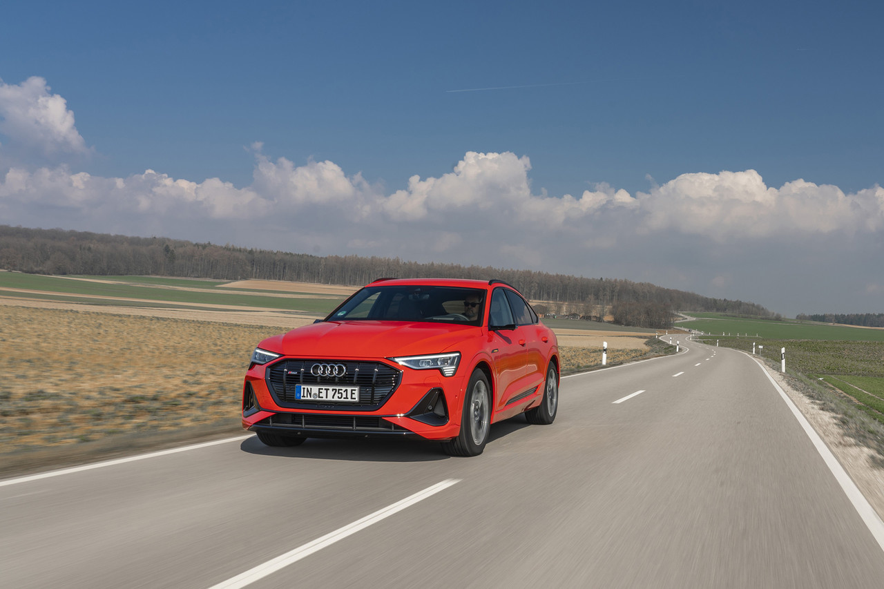 아우디 e-트론 스포트백 55 콰트로 출시, 1회 충전으로 304km < 뉴스 < 기사본문 - 모터플렉스 MOTORPLEX