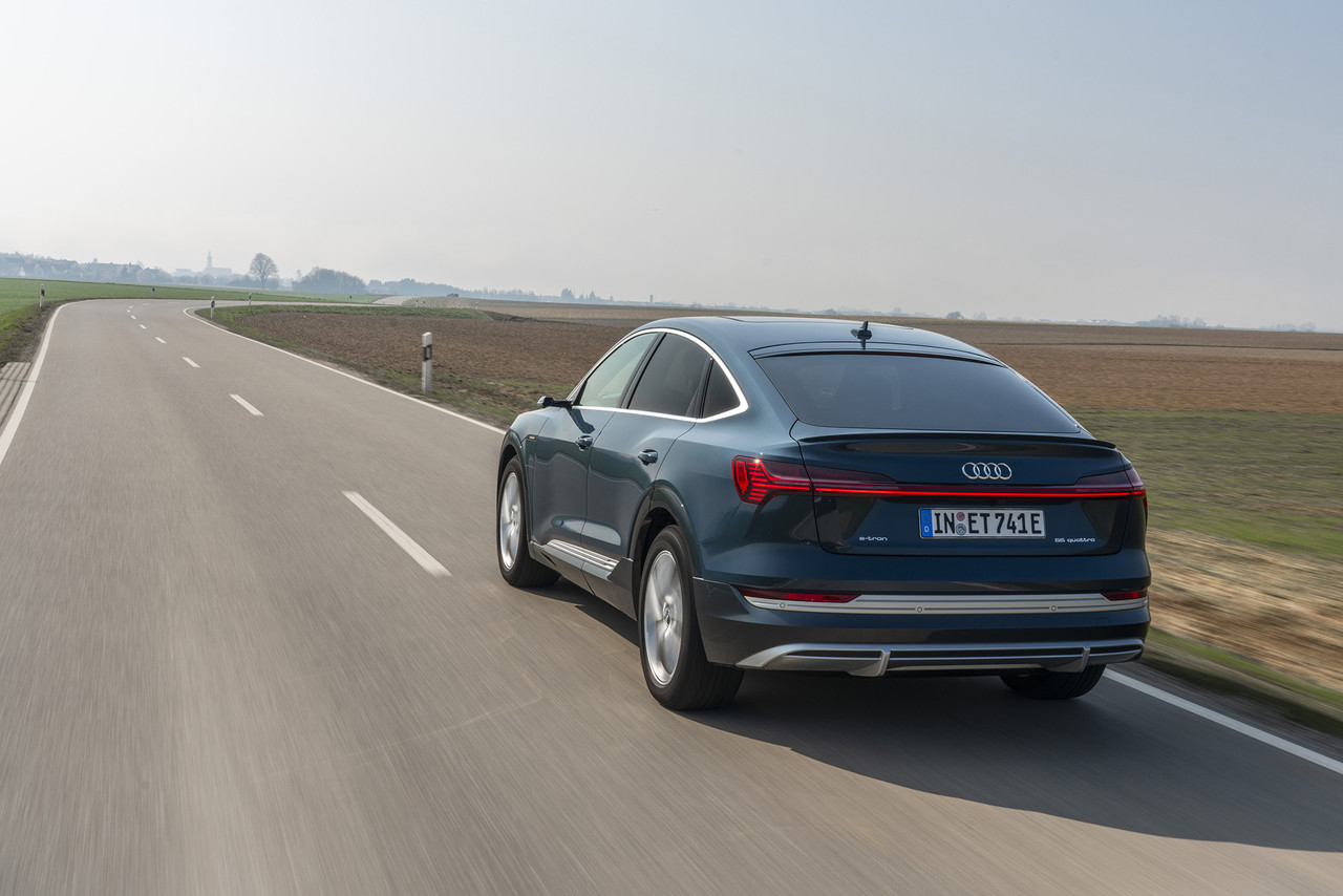 아우디 e 트론 콰트로 가격 (71) 사진