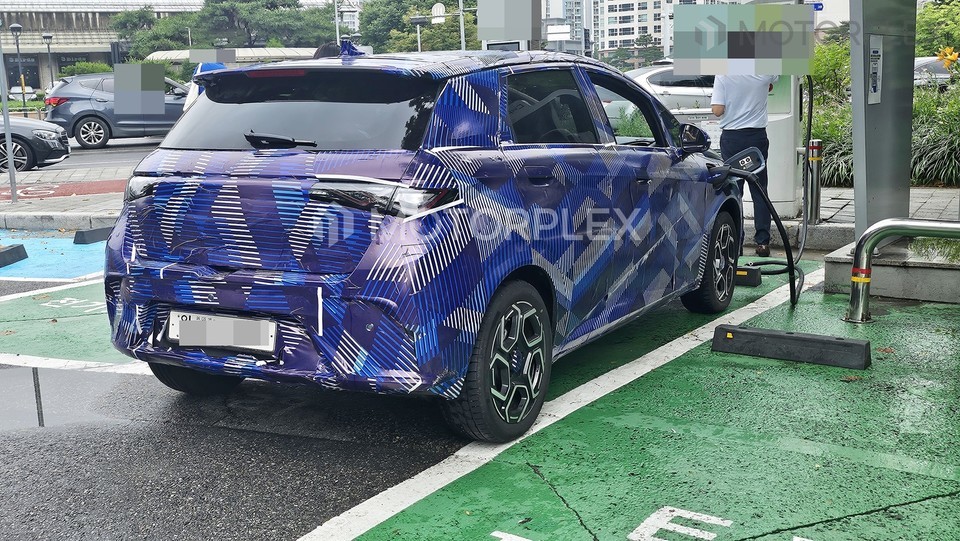 BYD 돌핀, 서울 한복판에서 포착 ‘출시 임박했나?’