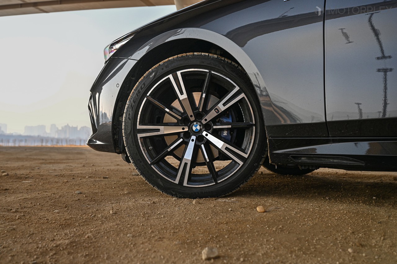 [모플시승] BMW 530i xDrive MSP, ‘주행하는 일상의 즐거움’