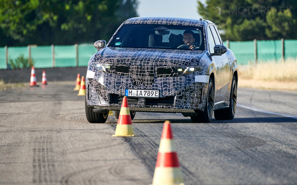 BMW iX3, 시제차