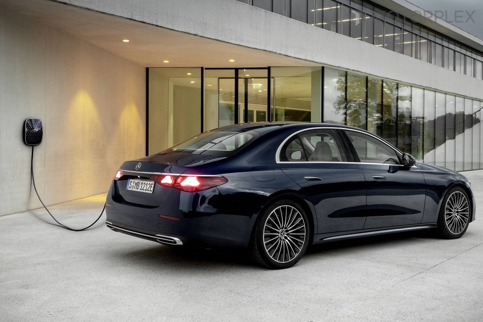 E 350 e 4MATIC 위드 EQ 하이브리드 테크놀로지