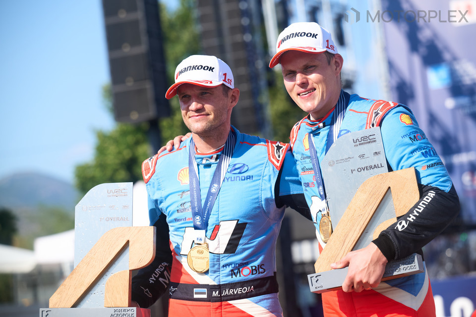 오트 타낙(Ott Tänak, 오른쪽)과 코드라이버 마틴 야르베오야(Martin Järveoja, 왼쪽)