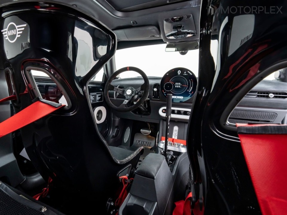 MINI JCW 마키나 콘셉트